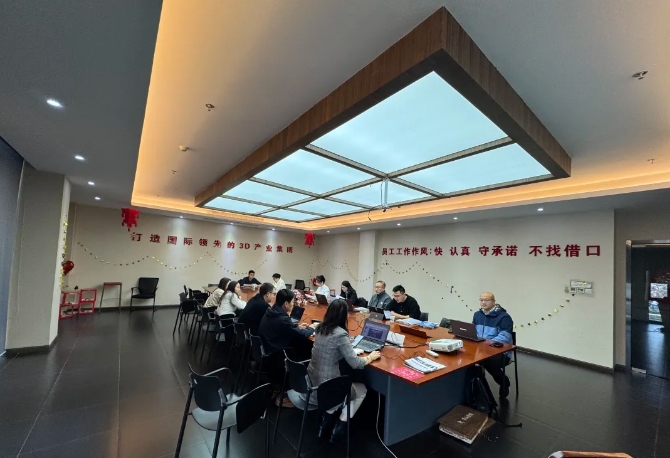 為深入貫徹中共中央、國務(wù)院印發(fā)的《國家標(biāo)準(zhǔn)化發(fā)展綱要》，落實(shí)加快數(shù)字化發(fā)展、建設(shè)數(shù)字中國的戰(zhàn)略部署，和《上海市全面推進(jìn)城市數(shù)字化轉(zhuǎn)型“十四五”規(guī)劃》，推進(jìn)上海城市數(shù)字化轉(zhuǎn)型標(biāo)準(zhǔn)化建設(shè)，數(shù)造科技積極響應(yīng)這一號(hào)召，成為上海市浦東新區(qū)第一批試點(diǎn)數(shù)字化改造企業(yè)之一，并順利通過驗(yàn)收。  圖片  圖片  圖片  圖片  圖為上海市城市數(shù)字化轉(zhuǎn)型工作領(lǐng)導(dǎo)小組部分領(lǐng)導(dǎo)和南匯工業(yè)園區(qū)領(lǐng)導(dǎo)、上海數(shù)造領(lǐng)導(dǎo)班子成員參加數(shù)字化改造驗(yàn)收答辯  圖片  參觀上海數(shù)造大廳的數(shù)字化制造“黑湖小工單”生產(chǎn)工序看板  數(shù)造科技自成立之初，創(chuàng)始人趙毅博士就以“數(shù)造”為企業(yè)命名，蘊(yùn)含數(shù)字化制造和變革的深遠(yuǎn)意義，與此時(shí)政府推進(jìn)聚焦制造業(yè)與數(shù)字化改造深度融合。未來，數(shù)造科技將不斷提升公司智能化、數(shù)字化、信息化改造力度，全面提升公司綜合管理和運(yùn)營水平，著力實(shí)現(xiàn)智能制造高質(zhì)量發(fā)展。